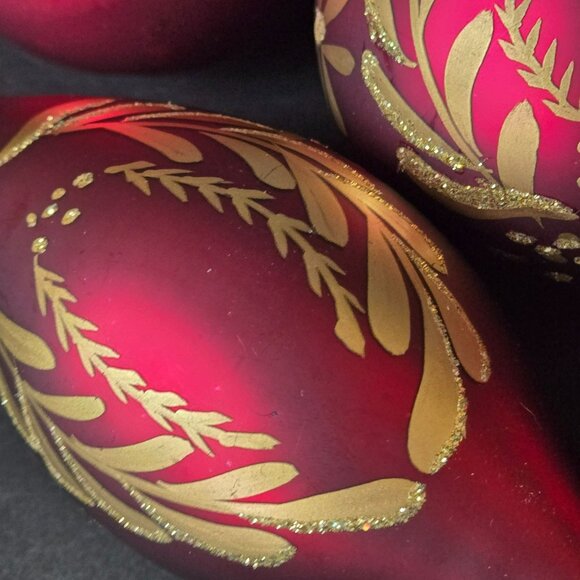Red And Gold Glass Christmas Ornaments Set Of 5 Bow And Laurel Pattern 3–6 Inch - Picture 3 of 10